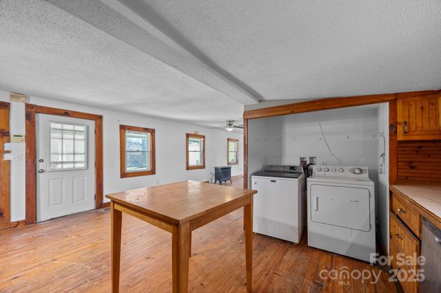 99 Wakefield Drive, Hendersonville, NC 28792