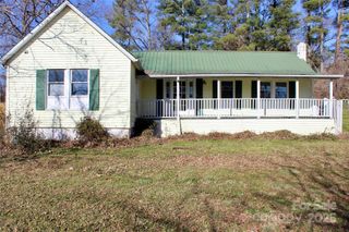 99 Wakefield Drive, Hendersonville, NC 28792