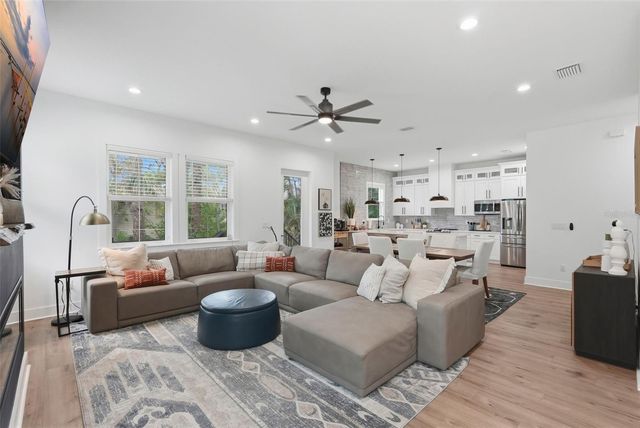 1727 MARYLAND AVENUE NE, St Petersburg, FL 33703