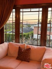 1901 N Commonwealth Avenue 10, Los Angeles, CA 90027