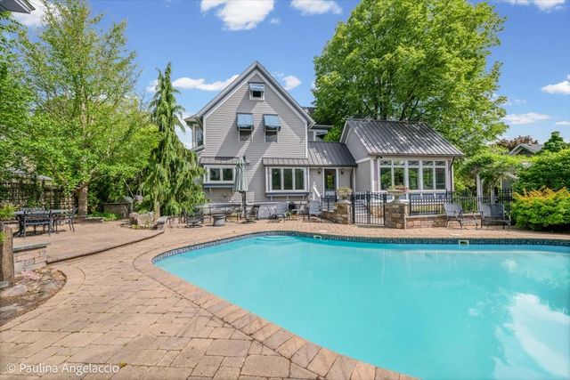 135 W Lake Street, Barrington, IL 60010