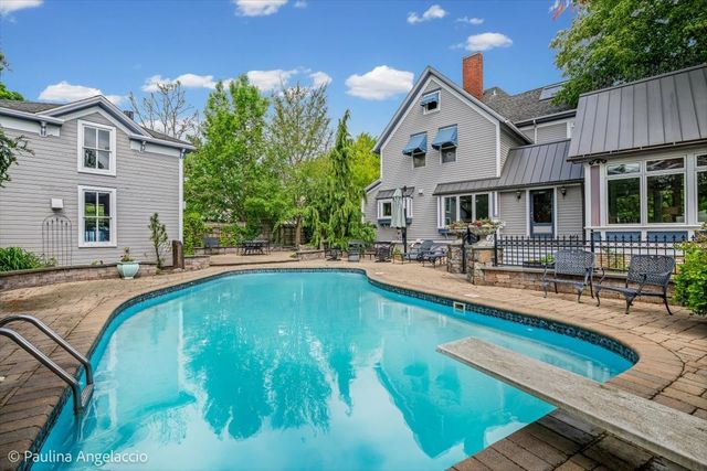 135 W Lake Street, Barrington, IL 60010