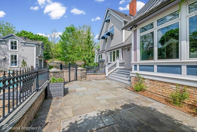 135 W Lake Street, Barrington, IL 60010
