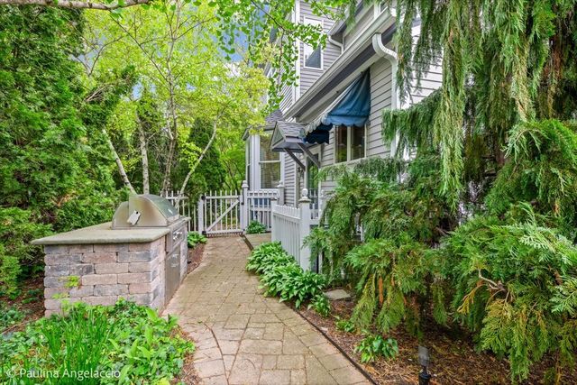 135 W Lake Street, Barrington, IL 60010