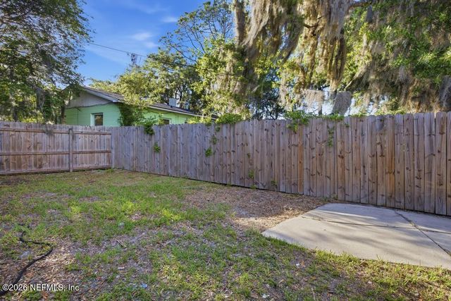 120 E OAK HILL Drive, Palatka, FL 32177