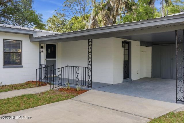 120 E OAK HILL Drive, Palatka, FL 32177