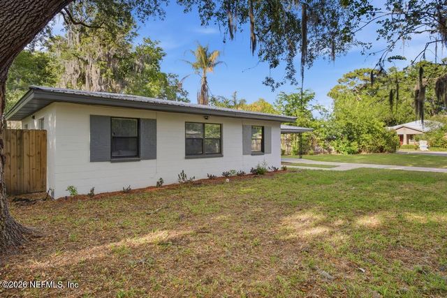 120 E OAK HILL Drive, Palatka, FL 32177