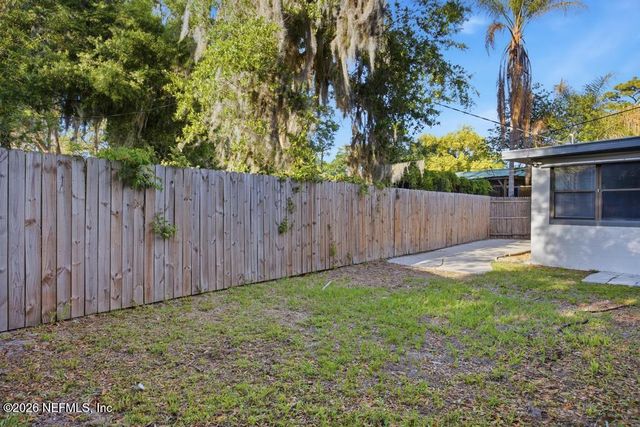 120 E OAK HILL Drive, Palatka, FL 32177