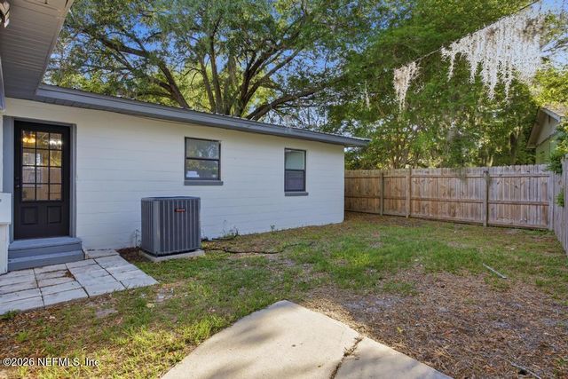 120 E OAK HILL Drive, Palatka, FL 32177