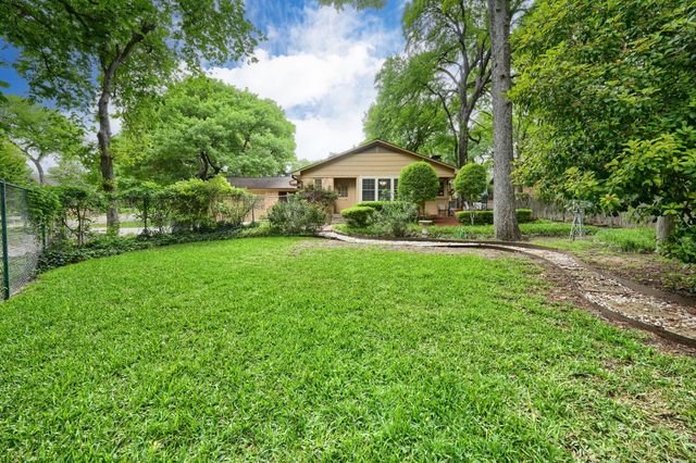8226 Hunnicut Road, Dallas, TX 75228