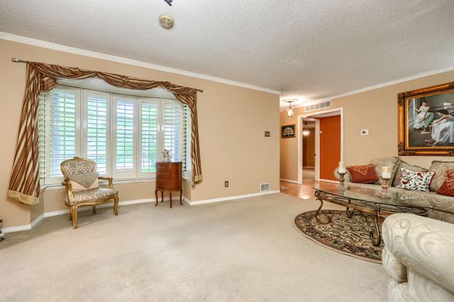 8226 Hunnicut Road, Dallas, TX 75228