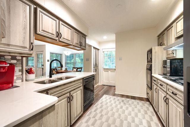 8226 Hunnicut Road, Dallas, TX 75228