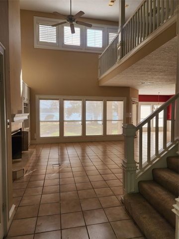 12431 Lakeview Drive, Montgomery, TX 77356