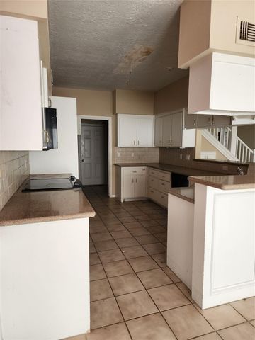 12431 Lakeview Drive, Montgomery, TX 77356