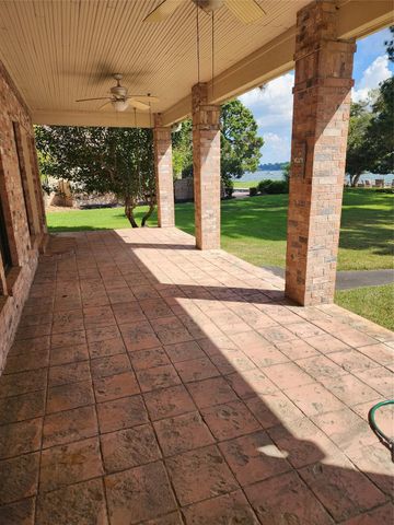 12431 Lakeview Drive, Montgomery, TX 77356