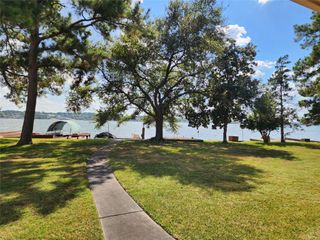 12431 Lakeview Drive, Montgomery, TX 77356