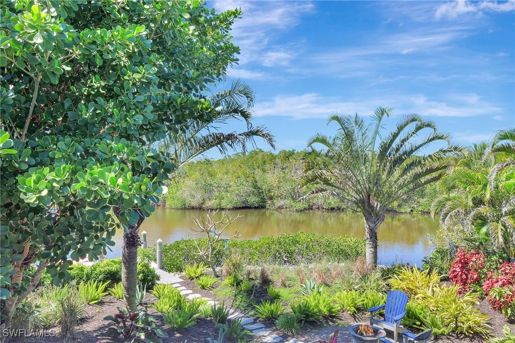 193 Cocohatchee ST, Naples, FL 34110