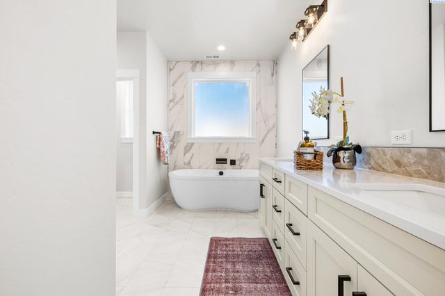 4090 S Kingwood St, Kennewick, WA 99338