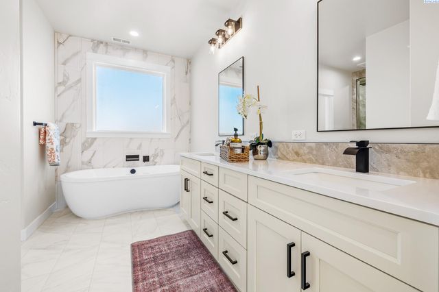 4090 S Kingwood St, Kennewick, WA 99338