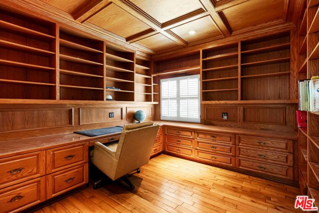 17341 Cumpston Street, Encino (los Angeles), CA 91316