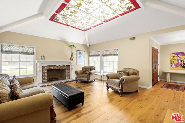 17341 Cumpston Street, Encino (los Angeles), CA 91316