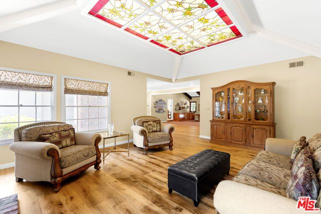 17341 Cumpston Street, Encino (los Angeles), CA 91316