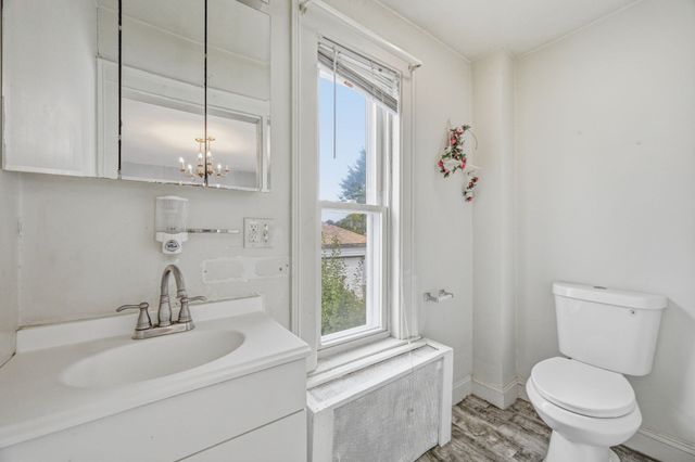 27 Houston Pl, Lynn, MA 01905
