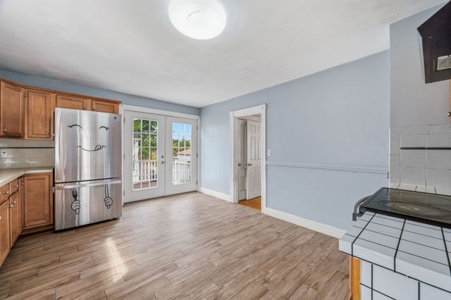 27 Houston Pl, Lynn, MA 01905