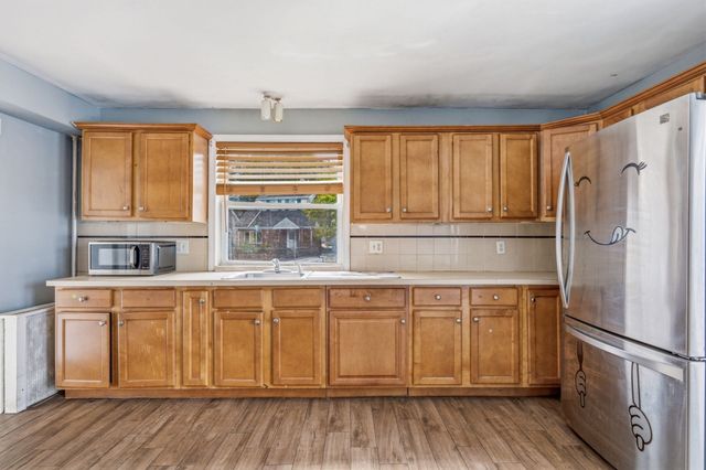 27 Houston Pl, Lynn, MA 01905