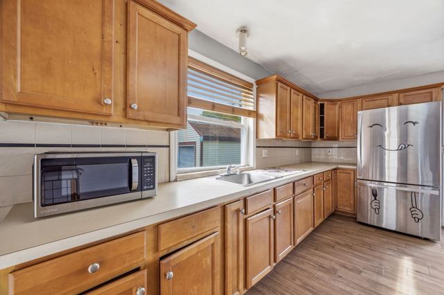 27 Houston Pl, Lynn, MA 01905