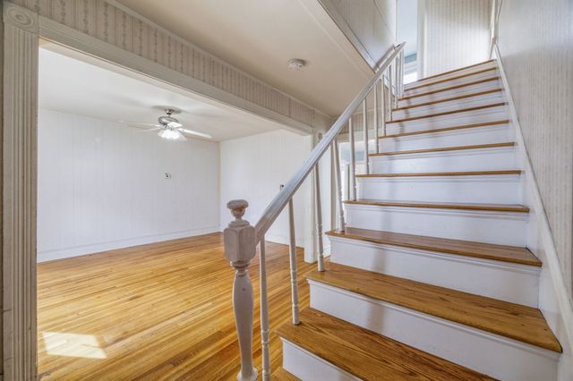 27 Houston Pl, Lynn, MA 01905