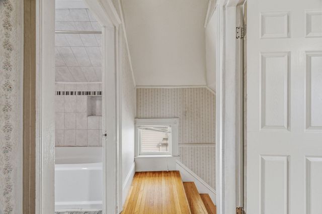 27 Houston Pl, Lynn, MA 01905