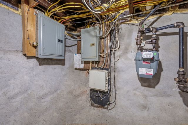 27 Houston Pl, Lynn, MA 01905