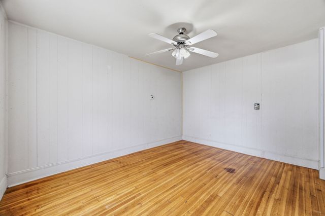 27 Houston Pl, Lynn, MA 01905