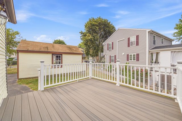 27 Houston Pl, Lynn, MA 01905