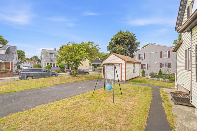 27 Houston Pl, Lynn, MA 01905