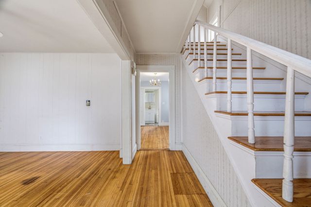 27 Houston Pl, Lynn, MA 01905