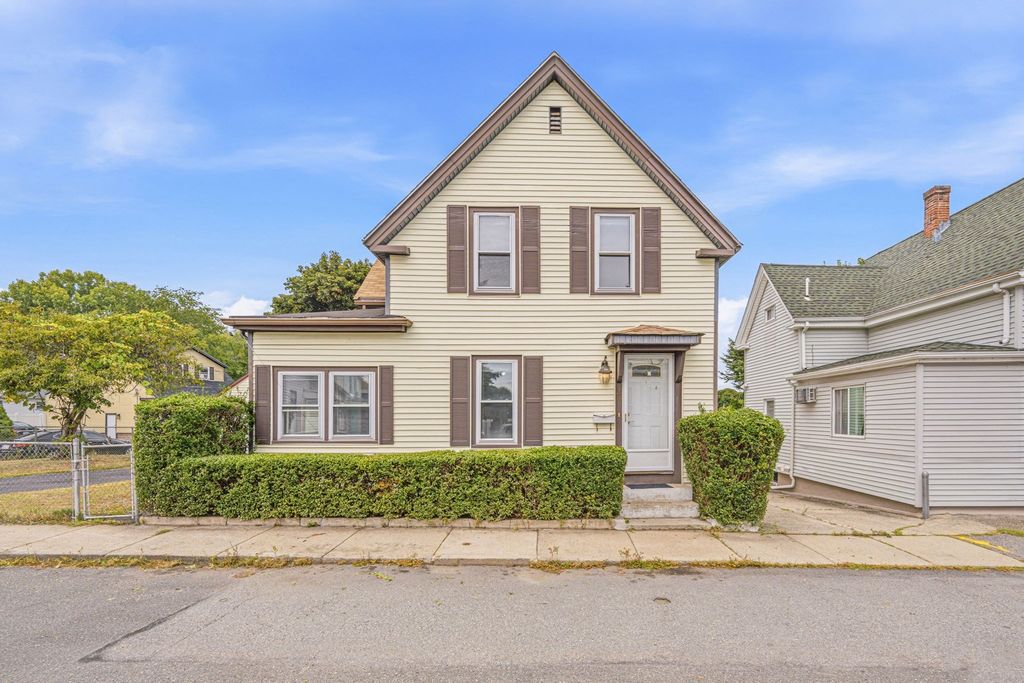27 Houston Pl, Lynn, MA 01905