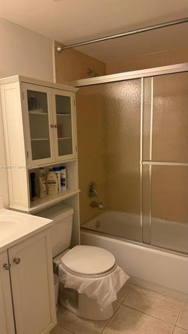 9081 Sunrise Lakes Blvd 105, Sunrise, FL 33322