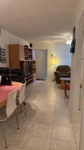 9081 Sunrise Lakes Blvd 105, Sunrise, FL 33322