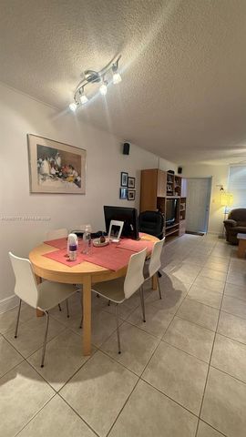9081 Sunrise Lakes Blvd 105, Sunrise, FL 33322