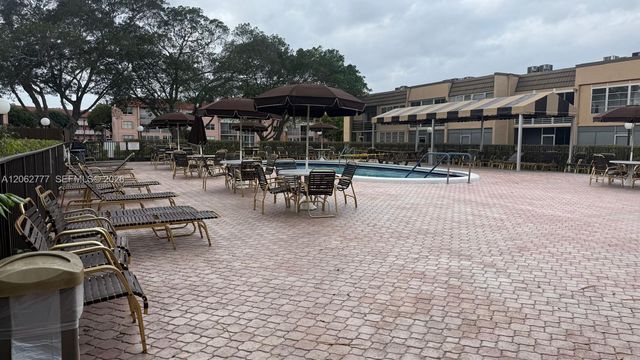 9081 Sunrise Lakes Blvd 105, Sunrise, FL 33322