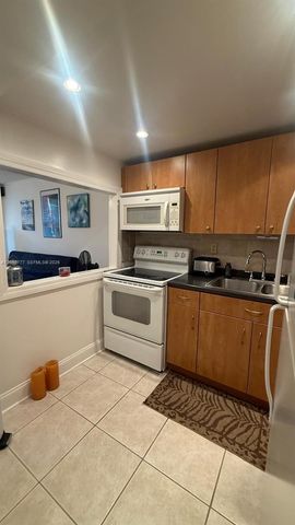 9081 Sunrise Lakes Blvd 105, Sunrise, FL 33322