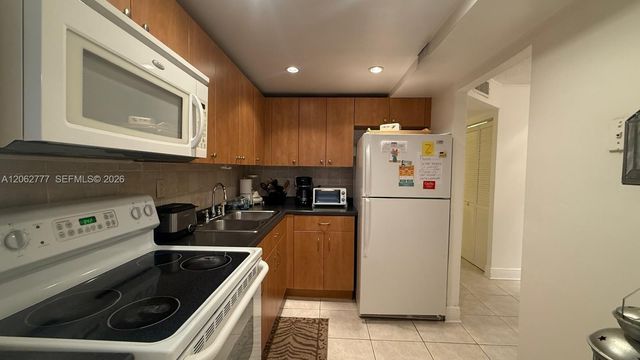 9081 Sunrise Lakes Blvd 105, Sunrise, FL 33322