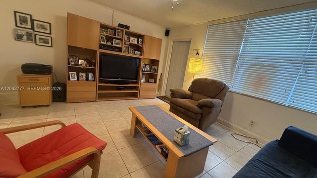 9081 Sunrise Lakes Blvd 105, Sunrise, FL 33322