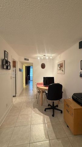 9081 Sunrise Lakes Blvd 105, Sunrise, FL 33322