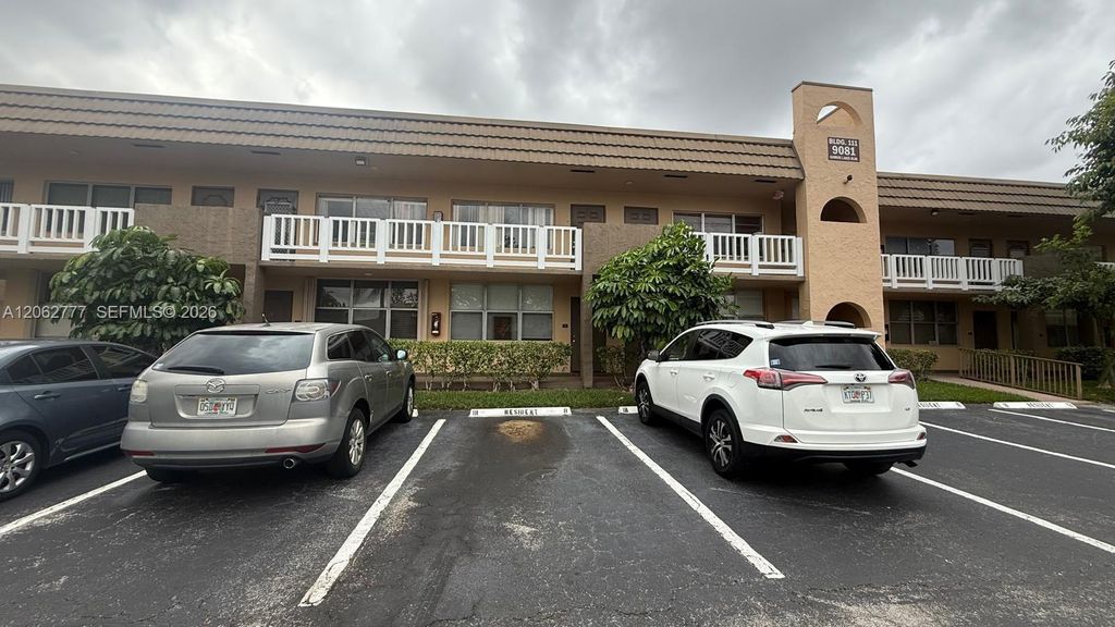 9081 Sunrise Lakes Blvd 105, Sunrise, FL 33322