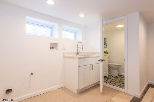 42 Wayne Ave, East Orange City, NJ 07018