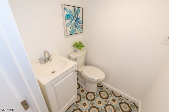 42 Wayne Ave, East Orange City, NJ 07018
