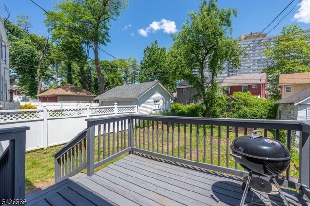 42 Wayne Ave, East Orange City, NJ 07018